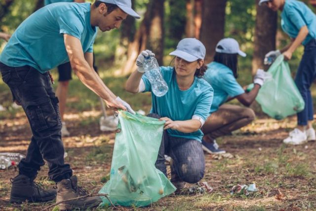 Tema HPSN 2025 adalah Kolaborasi untuk Indonesia Bersih - info care free day Tema HPSN 2025 adalah Kolaborasi untuk Indonesia Bersih. Tema ini menekankan pentingnya kerja sama antara pemerintah, masyarakat, dan sektor swasta dalam