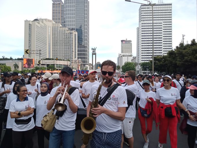 Friendship Walk di CFD, Pererat Hubungan Indonesia – Polandia Lewat Budaya dan Komunitas