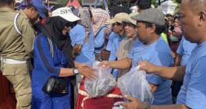Pemkab Pati Bagikan Ribuan Paket Ikan Laut Gratis di CFD, Perkuat Gizi Warga Menuju Generasi Emas