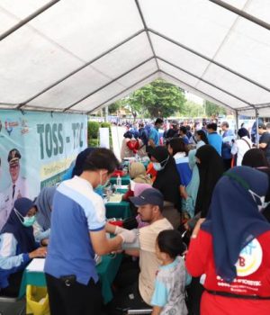 Warga Tangerang Antusias Ikuti Skrining TBC di Car Free Day