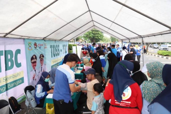 Warga Tangerang Antusias Ikuti Skrining TBC di Car Free Day