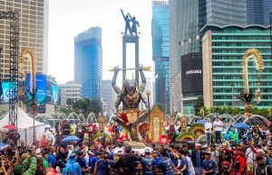 Meski Hujan, Pawai Ogoh Ogoh Semarakkan CFD Jakarta