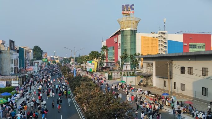 Penuh Sesak, Ribuan Warga Depok Padati Area Car Free Day