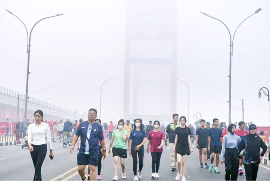 CFD Ampera Diselimuti Kabut, Antusias Warga Olahraga Tak Surut