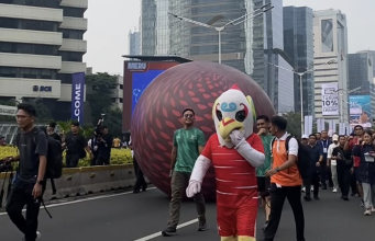 Spotted! Bola Raksasa FIFA Asean Cup 2026 Keliling CFD Jakarta Pagi ini